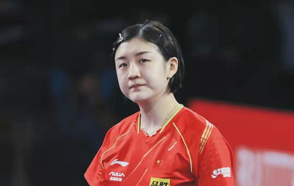 助理又问：宋总，那我们现在应该怎么办？难道就真如老爷子说的那样，一切都听从他的安排吗？宋荣誉点了点头，冷声道：眼下没有别的什么办法，只能表面配合他，然后寄希望于他不要发现我的问题。